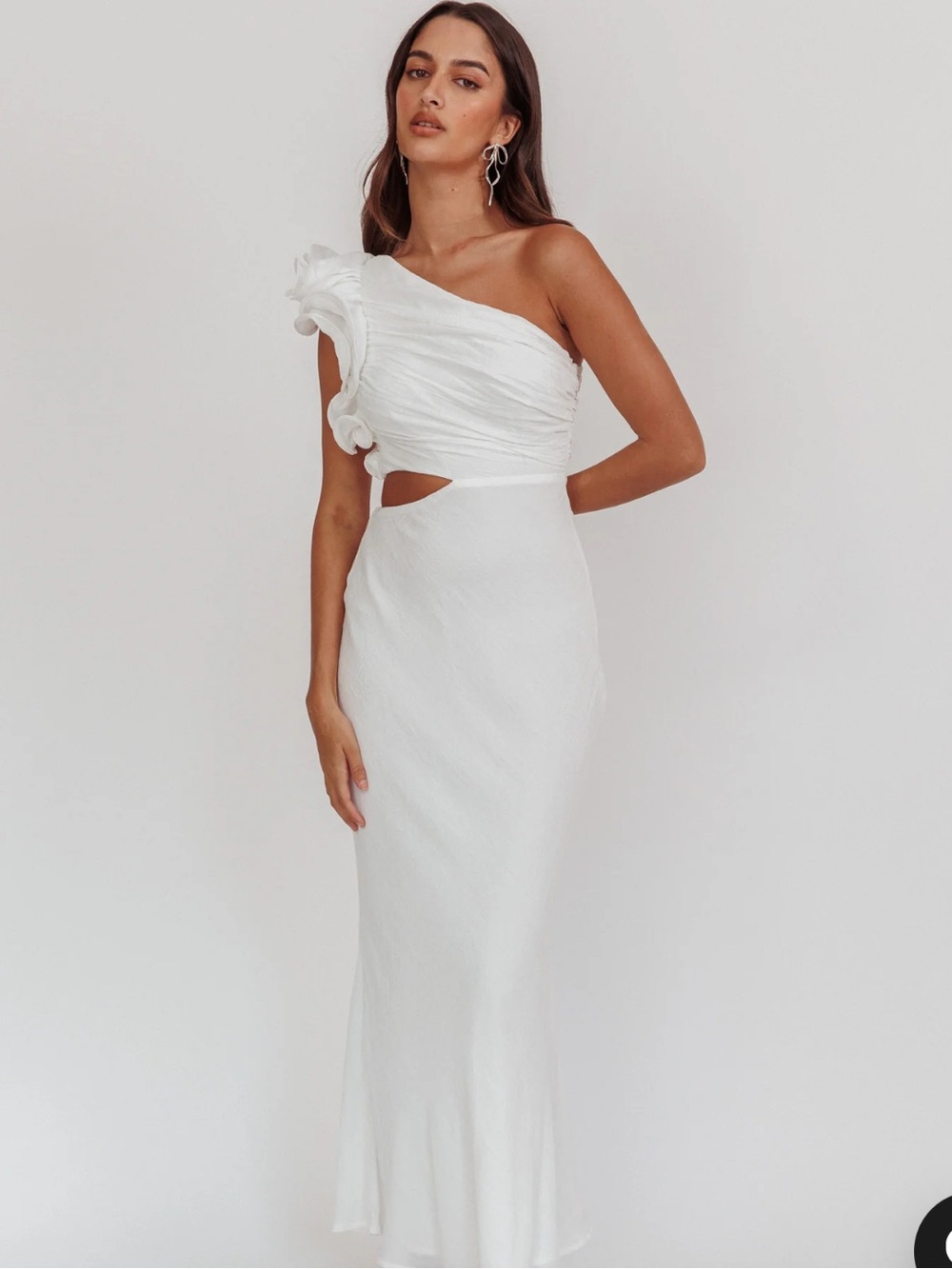 NWT Selfie Leslie Deanna One-Shoulder Ruffle Maxi Dress White